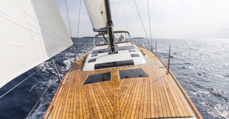 dufour-520-GL-sail-universe