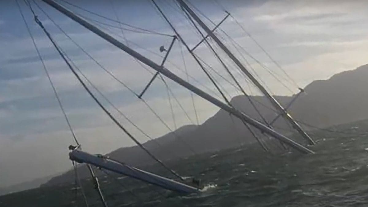 yacht sinks perth