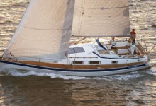 Best Bluewater Sailboats under 40 feet Hallberg-Rassy 372