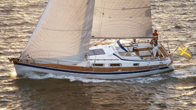 Best Bluewater Sailboats under 40 feet Hallberg-Rassy 372