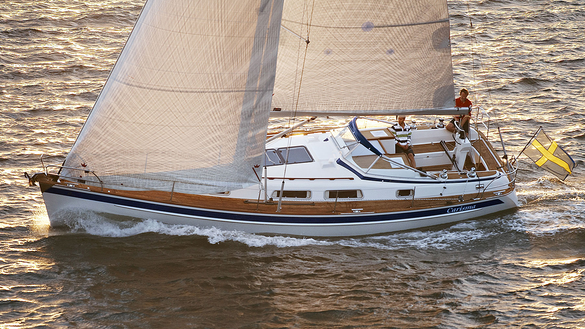 Best Bluewater Sailboats under 40 feet Hallberg-Rassy 372